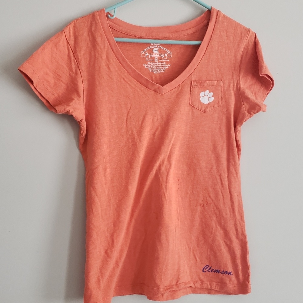 🏆🐅 Super cute Clemson pocket V-neck tee 🐅🏆